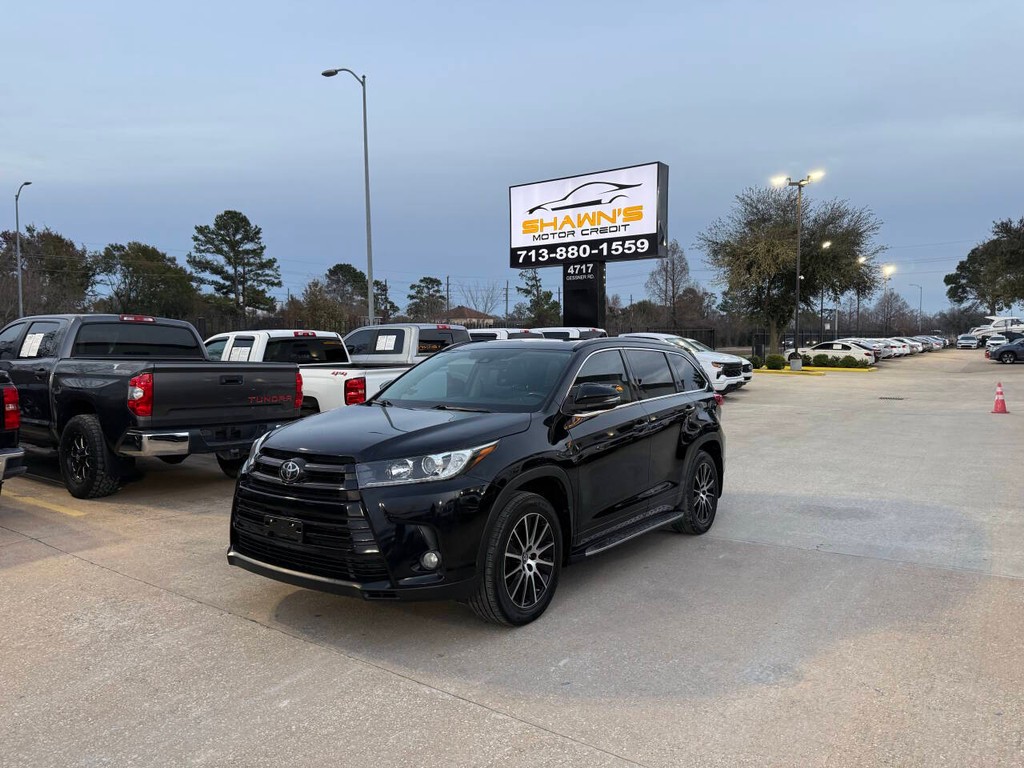 Toyota Highlander Vehicle Full-screen Gallery Image 03