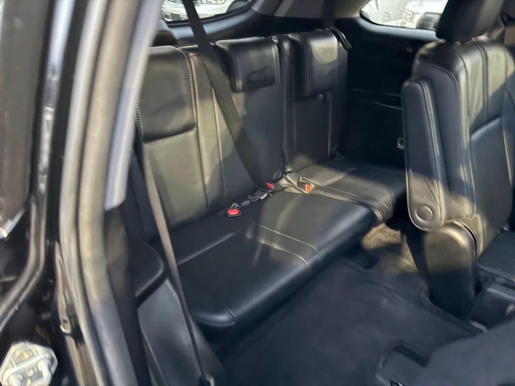 Toyota Highlander Vehicle Full-screen Gallery Image 11