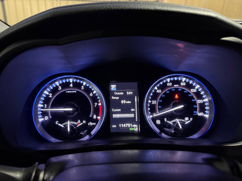 Toyota Highlander Vehicle Full-screen Gallery Image 32