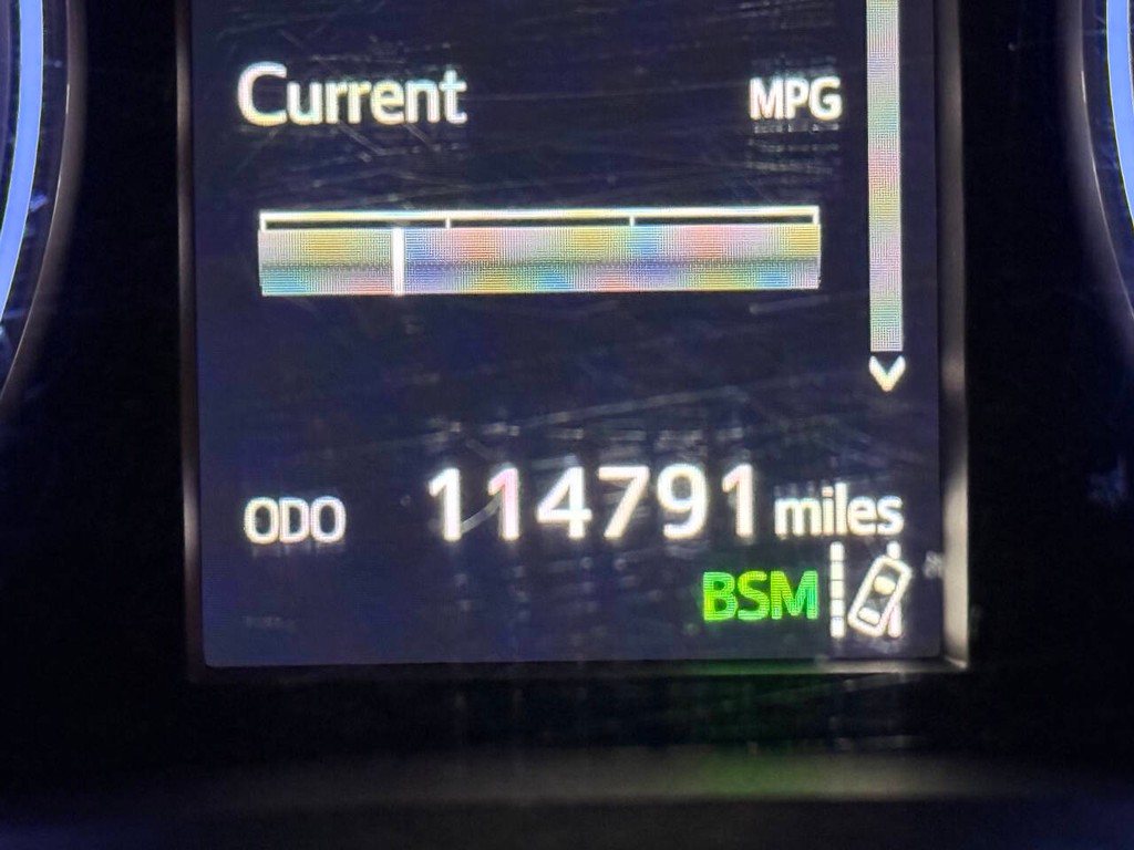 Toyota Highlander Vehicle Full-screen Gallery Image 33