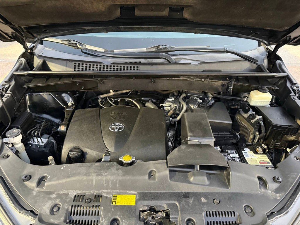 Toyota Highlander Vehicle Full-screen Gallery Image 35