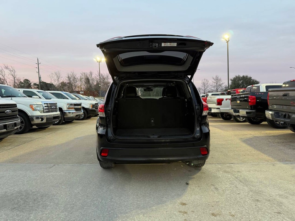 Toyota Highlander Vehicle Full-screen Gallery Image 37