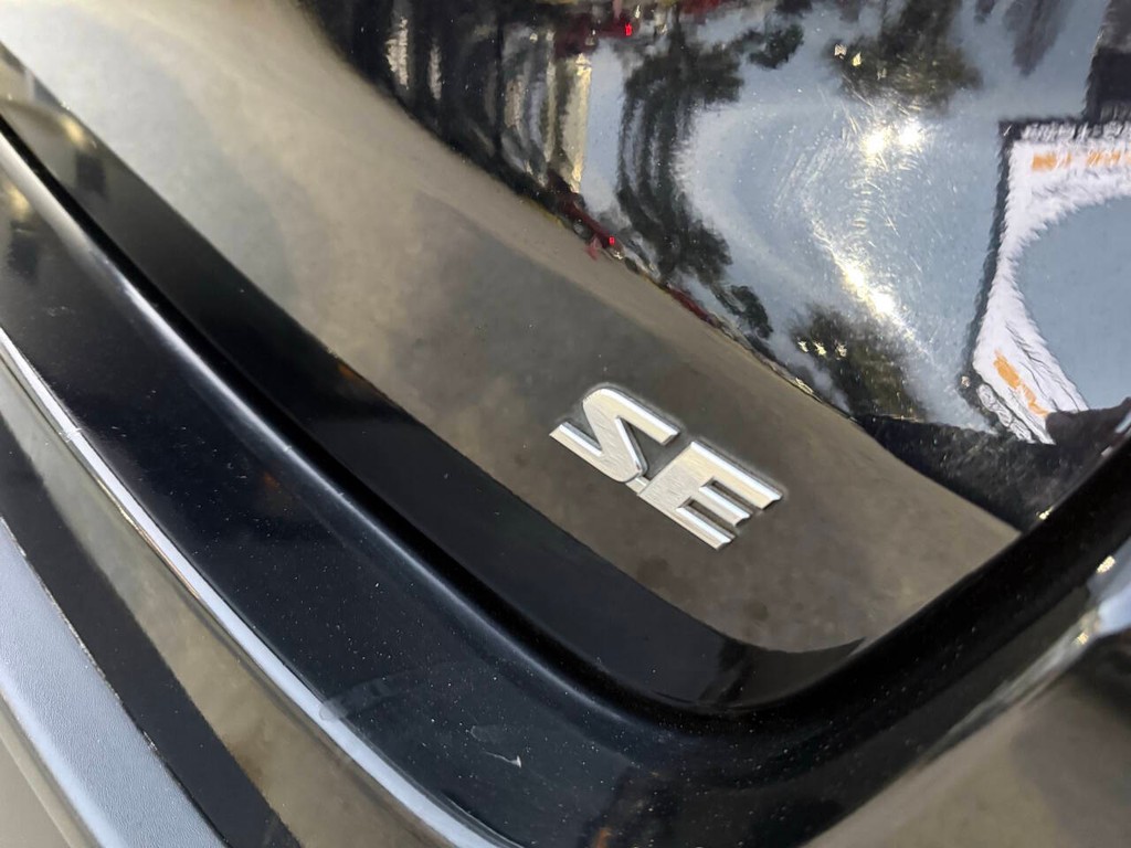 Toyota Highlander Vehicle Full-screen Gallery Image 41