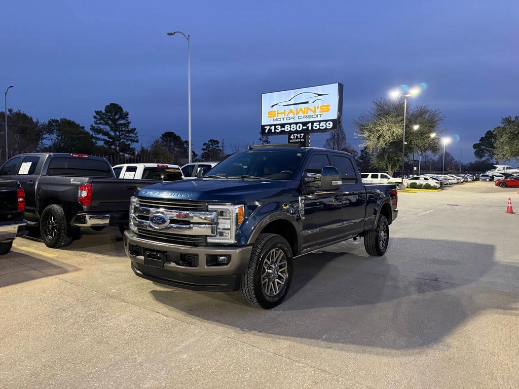 Ford Super Duty F-250 SRW Vehicle Full-screen Gallery Image 03