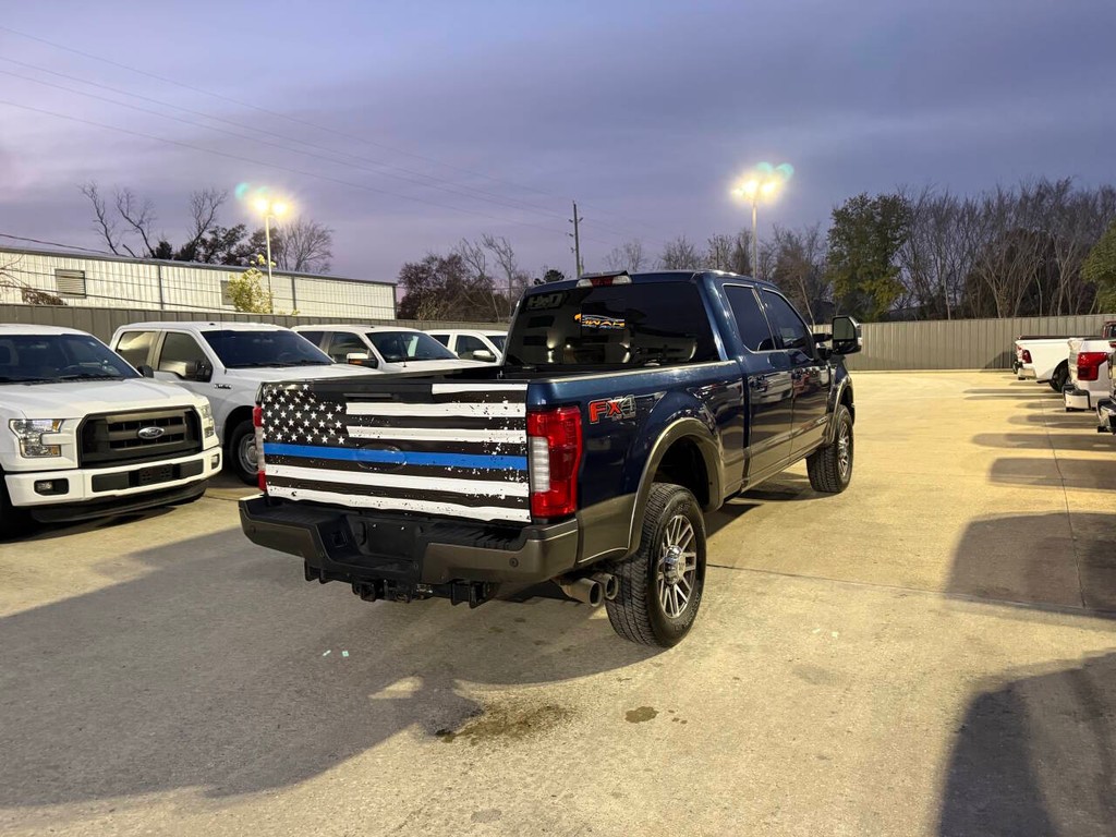 Ford Super Duty F-250 SRW Vehicle Full-screen Gallery Image 05