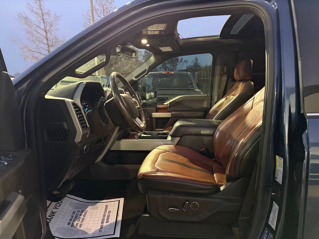 Ford Super Duty F-250 SRW Vehicle Full-screen Gallery Image 07