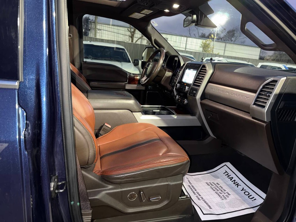 Ford Super Duty F-250 SRW Vehicle Full-screen Gallery Image 10