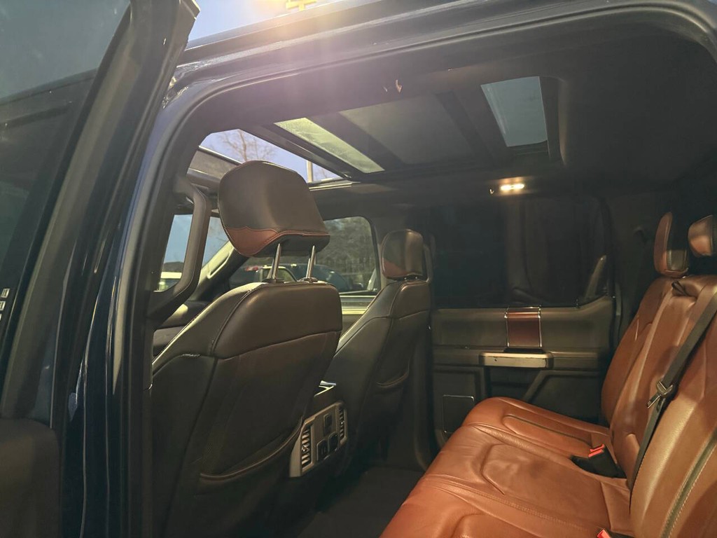 Ford Super Duty F-250 SRW Vehicle Full-screen Gallery Image 12