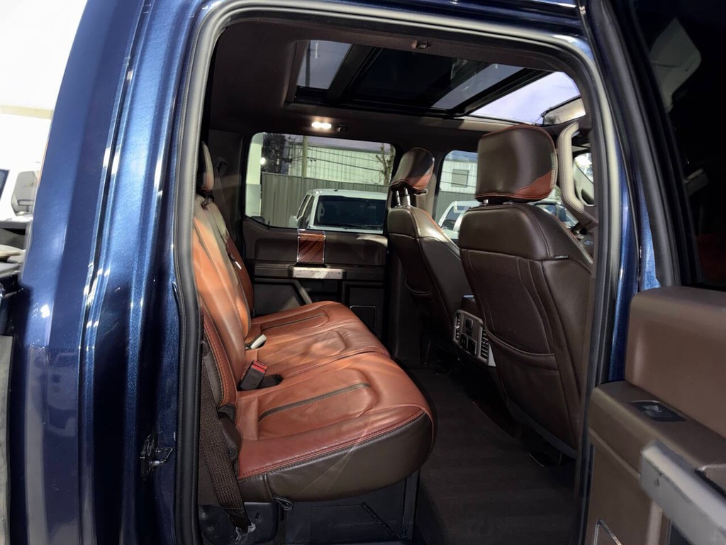 Ford Super Duty F-250 SRW Vehicle Full-screen Gallery Image 15