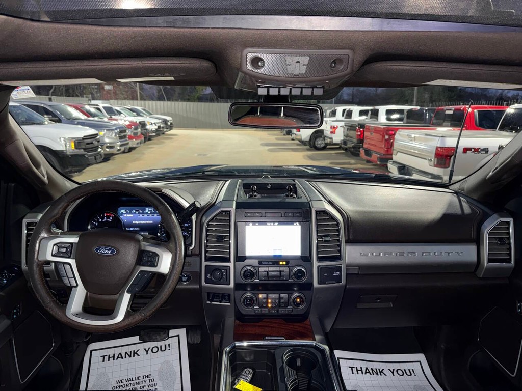 Ford Super Duty F-250 SRW Vehicle Full-screen Gallery Image 17