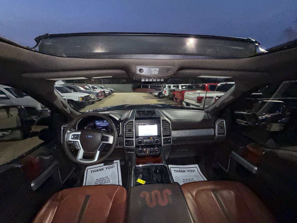 Ford Super Duty F-250 SRW Vehicle Full-screen Gallery Image 18