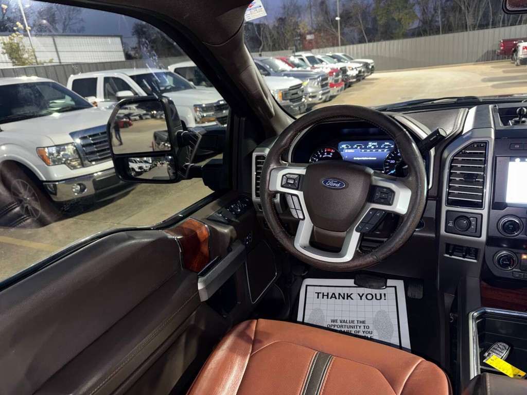 Ford Super Duty F-250 SRW Vehicle Full-screen Gallery Image 19