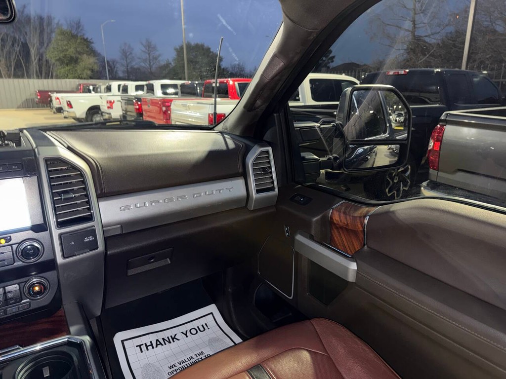 Ford Super Duty F-250 SRW Vehicle Full-screen Gallery Image 20