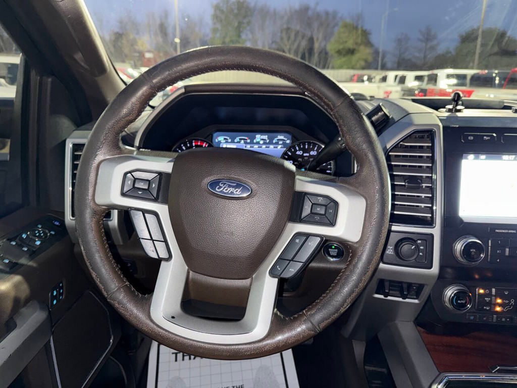 Ford Super Duty F-250 SRW Vehicle Full-screen Gallery Image 22