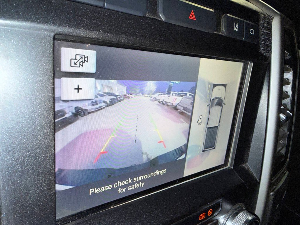 Ford Super Duty F-250 SRW Vehicle Full-screen Gallery Image 26