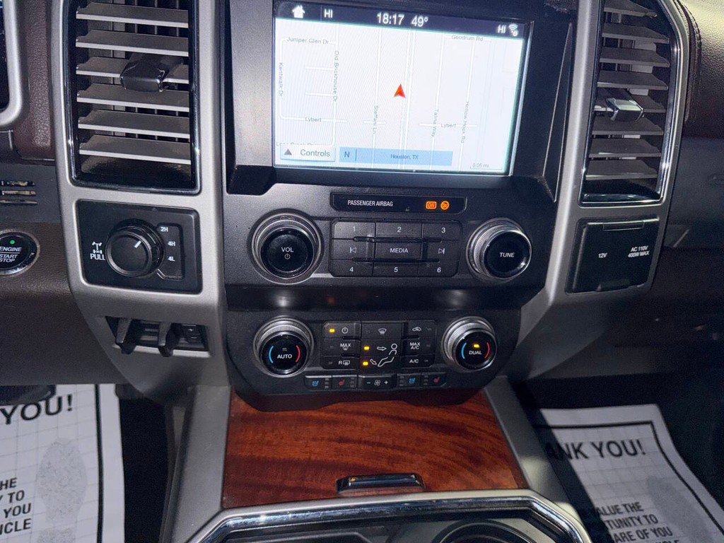 Ford Super Duty F-250 SRW Vehicle Full-screen Gallery Image 27