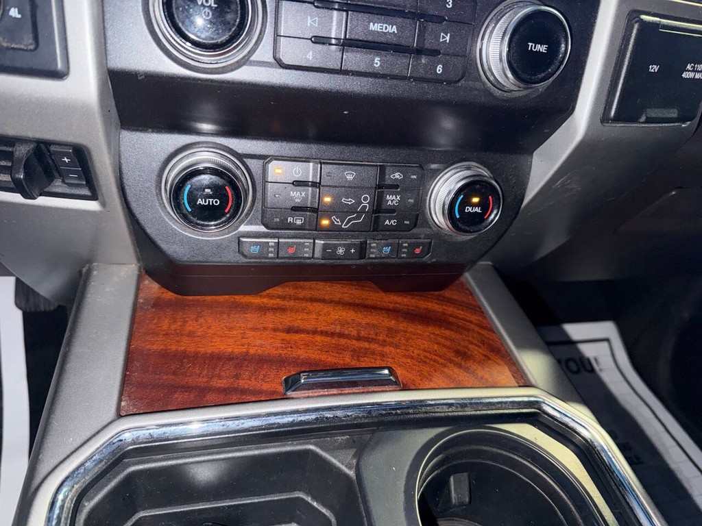 Ford Super Duty F-250 SRW Vehicle Full-screen Gallery Image 28