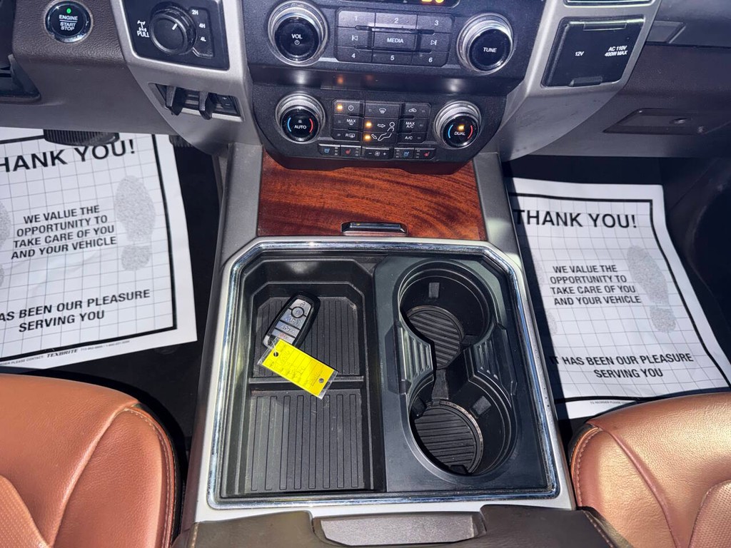 Ford Super Duty F-250 SRW Vehicle Full-screen Gallery Image 29