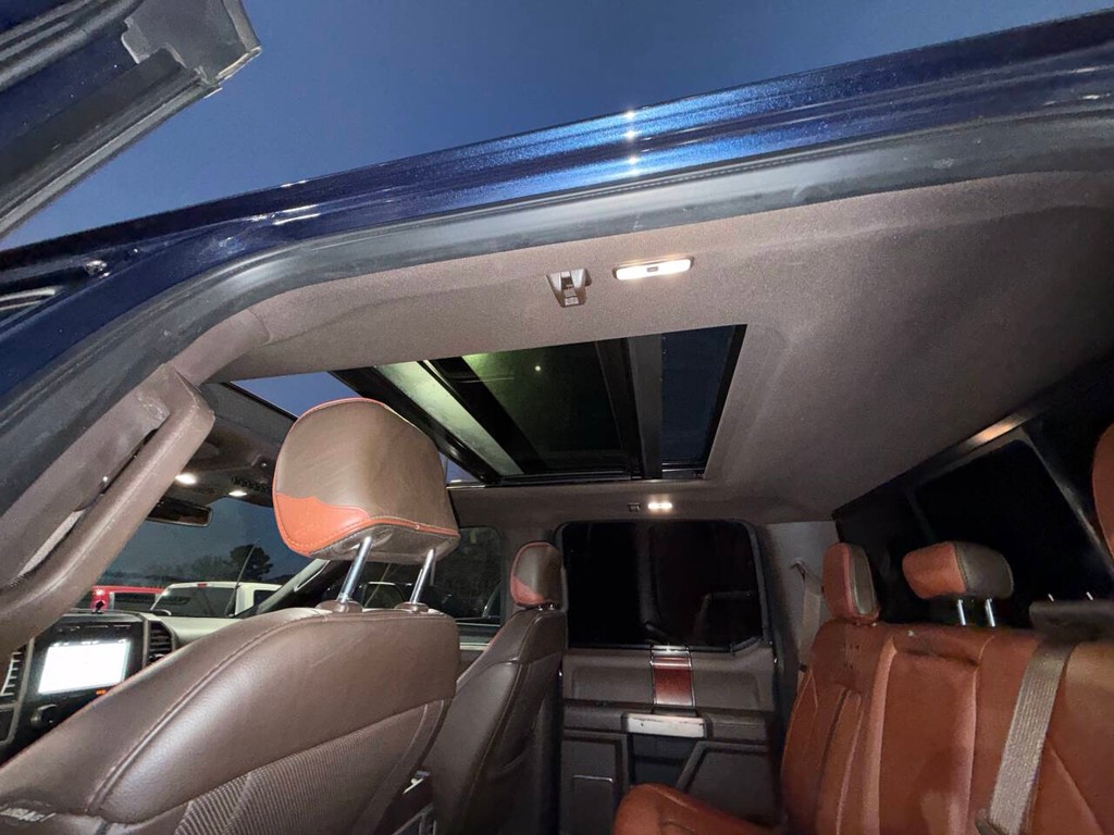 Ford Super Duty F-250 SRW Vehicle Full-screen Gallery Image 32