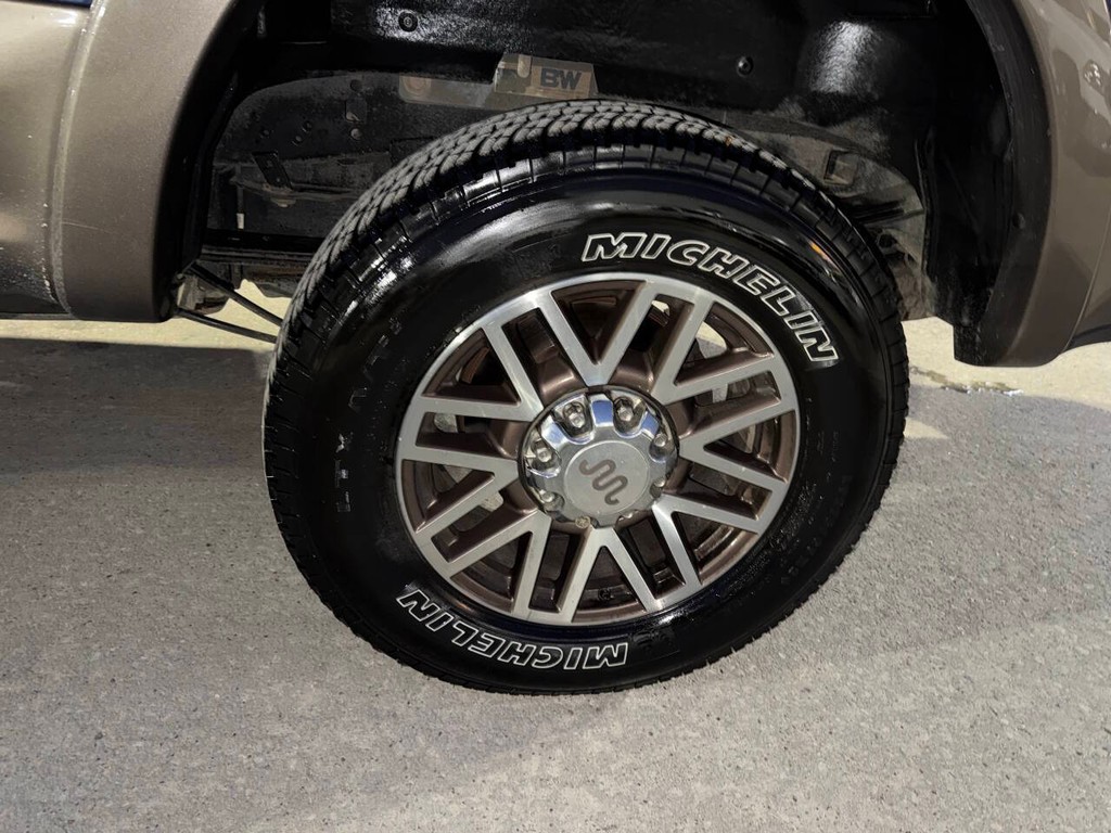 Ford Super Duty F-250 SRW Vehicle Full-screen Gallery Image 37