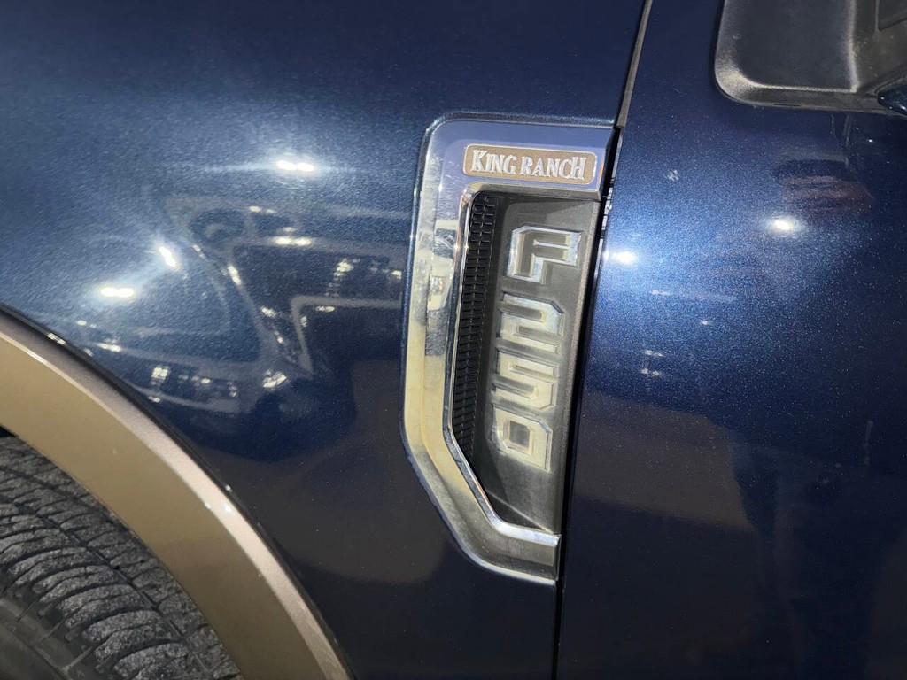 Ford Super Duty F-250 SRW Vehicle Full-screen Gallery Image 38