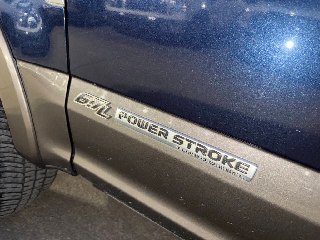 Ford Super Duty F-250 SRW Vehicle Full-screen Gallery Image 39