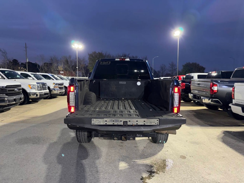 Ford Super Duty F-250 SRW Vehicle Full-screen Gallery Image 40