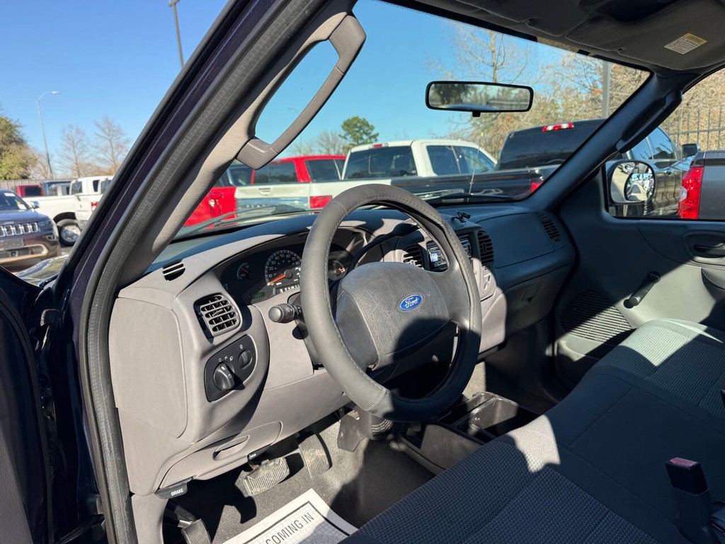 Ford F-150 Vehicle Full-screen Gallery Image 06