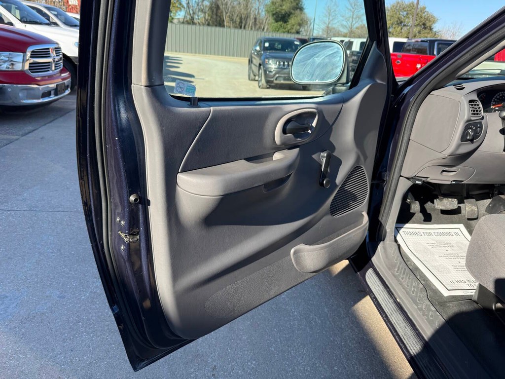 Ford F-150 Vehicle Full-screen Gallery Image 08