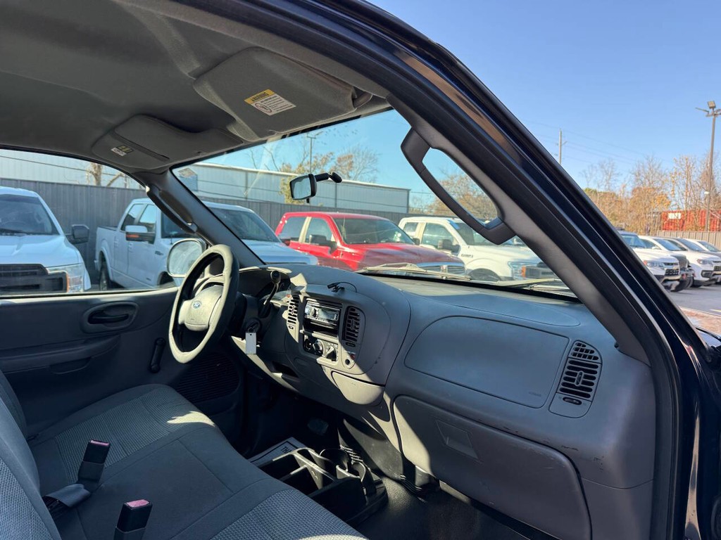 Ford F-150 Vehicle Full-screen Gallery Image 09