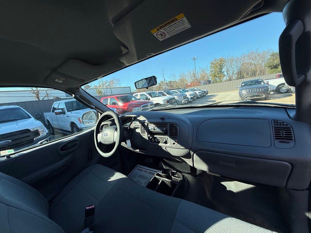 Ford F-150 Vehicle Full-screen Gallery Image 13