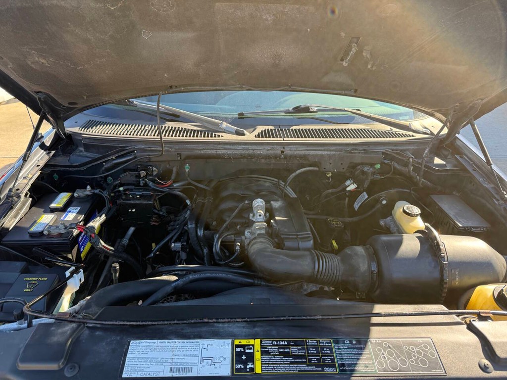 Ford F-150 Vehicle Full-screen Gallery Image 26