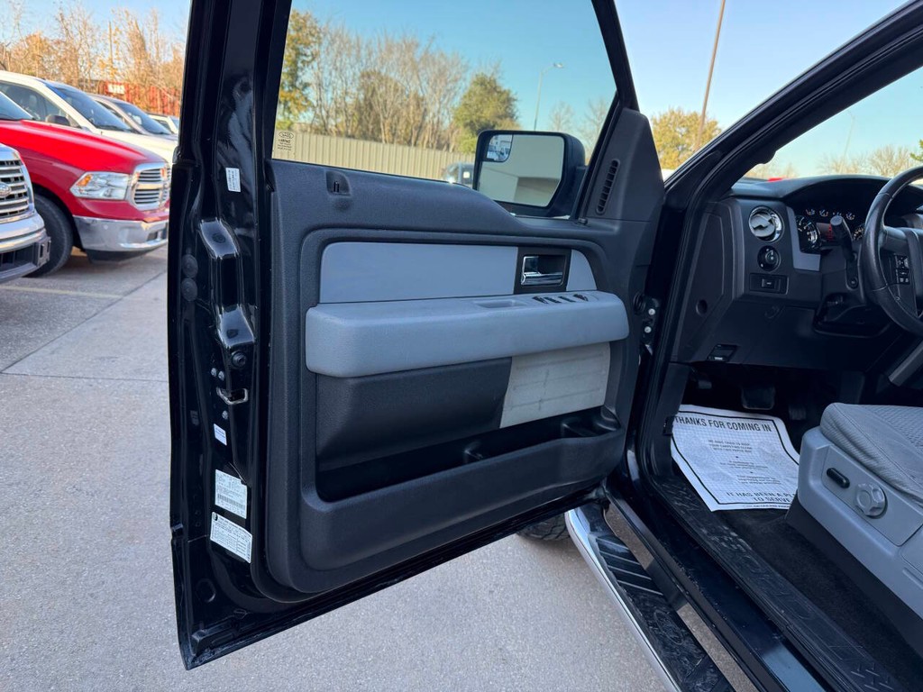 Ford F-150 Vehicle Full-screen Gallery Image 08