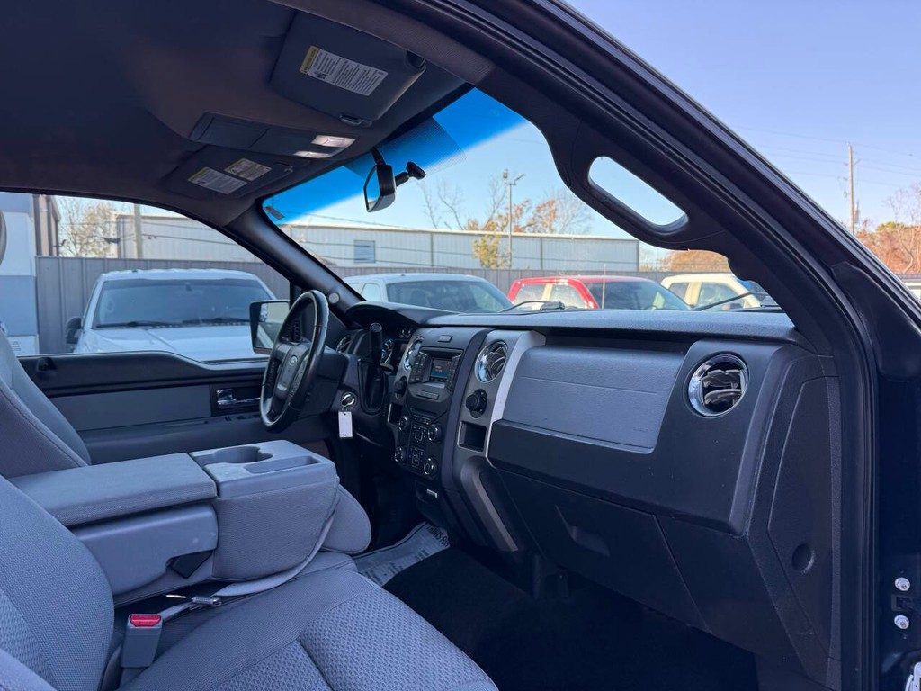 Ford F-150 Vehicle Full-screen Gallery Image 09