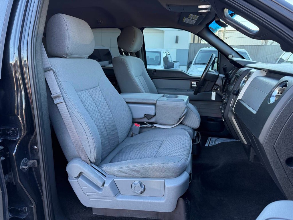 Ford F-150 Vehicle Full-screen Gallery Image 10