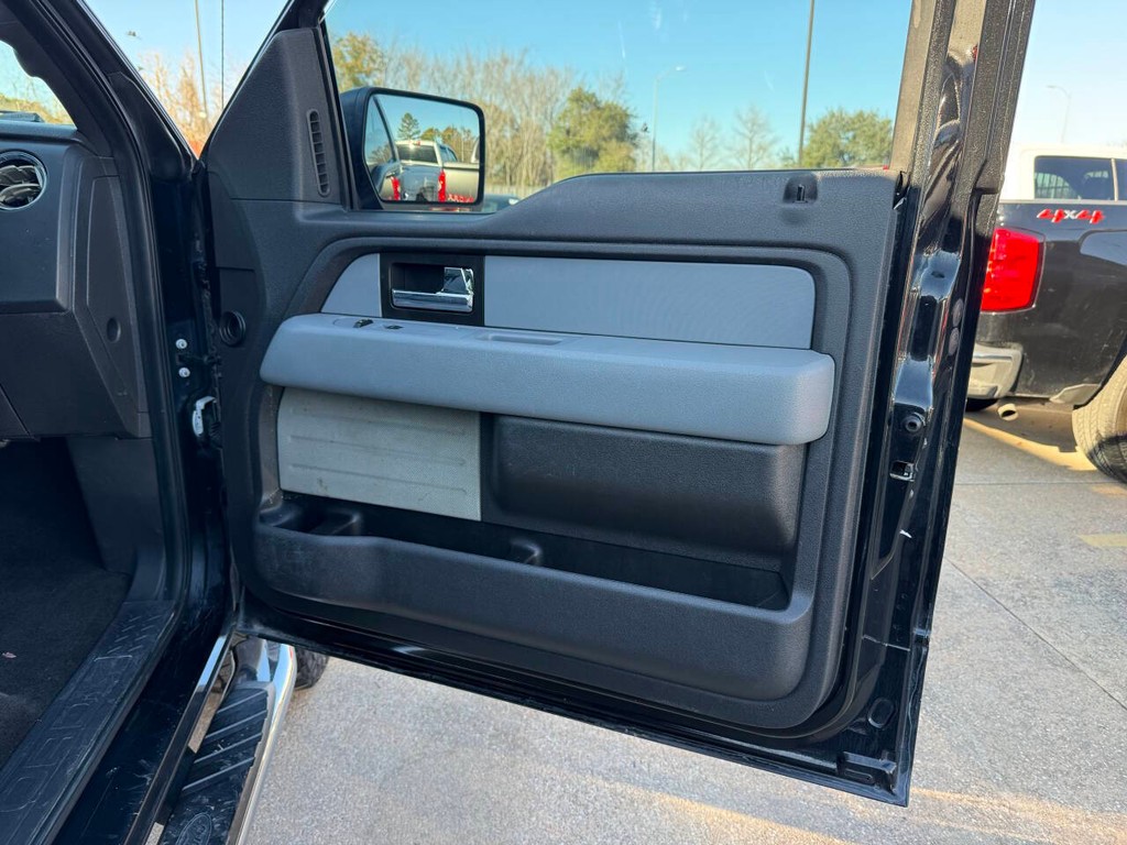 Ford F-150 Vehicle Full-screen Gallery Image 11