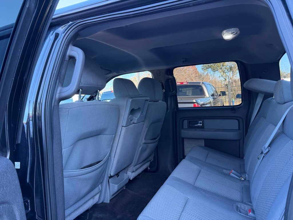 Ford F-150 Vehicle Full-screen Gallery Image 12