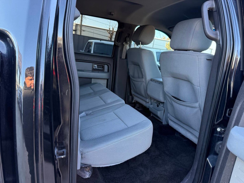 Ford F-150 Vehicle Full-screen Gallery Image 15