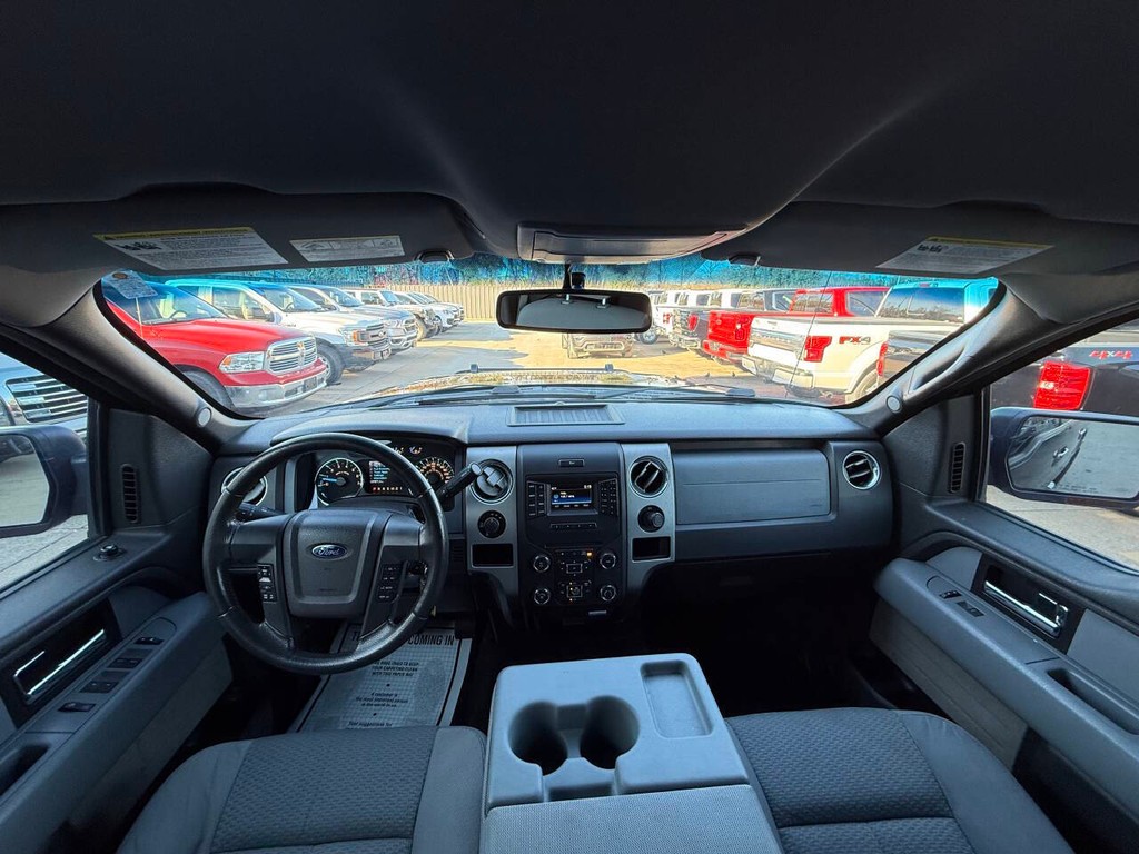 Ford F-150 Vehicle Full-screen Gallery Image 18