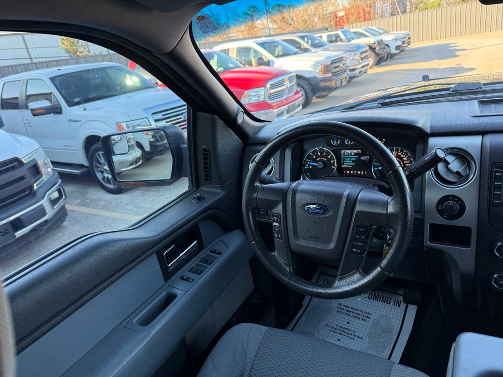 Ford F-150 Vehicle Full-screen Gallery Image 19