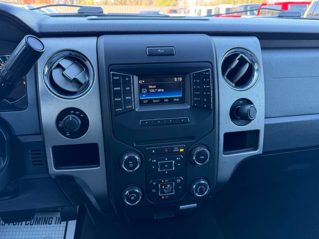 Ford F-150 Vehicle Full-screen Gallery Image 24