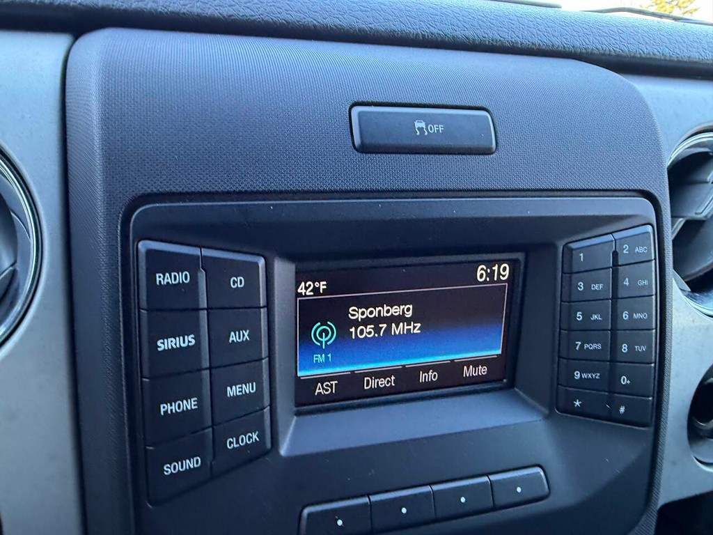 Ford F-150 Vehicle Full-screen Gallery Image 25