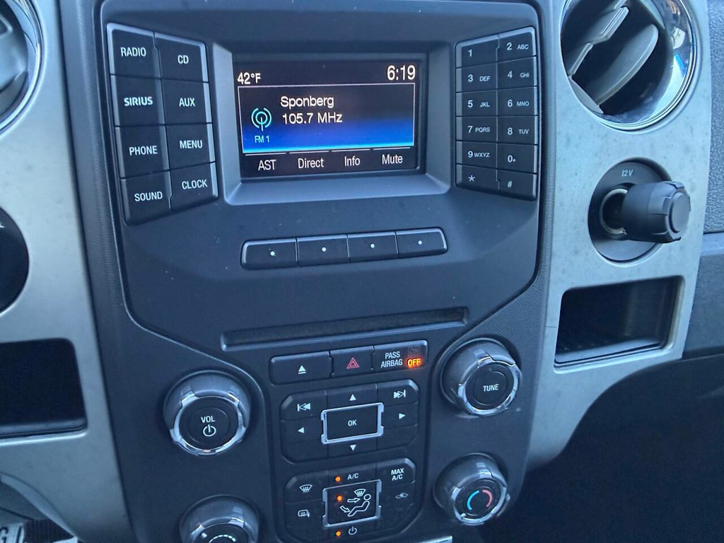 Ford F-150 Vehicle Full-screen Gallery Image 26