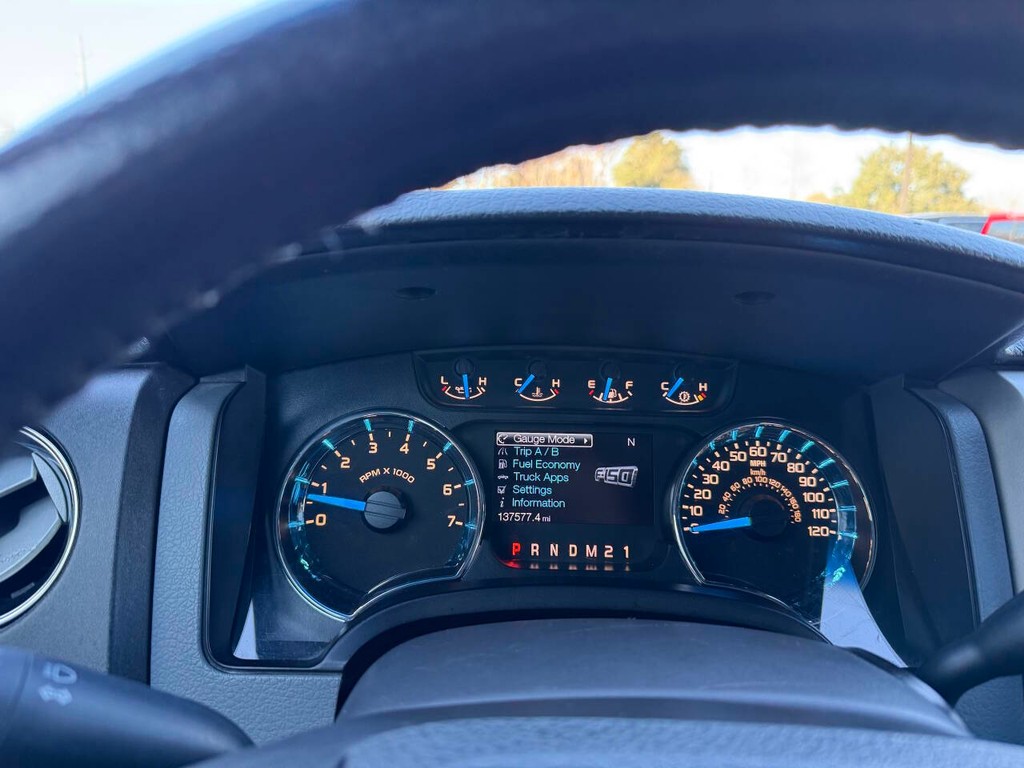 Ford F-150 Vehicle Full-screen Gallery Image 30