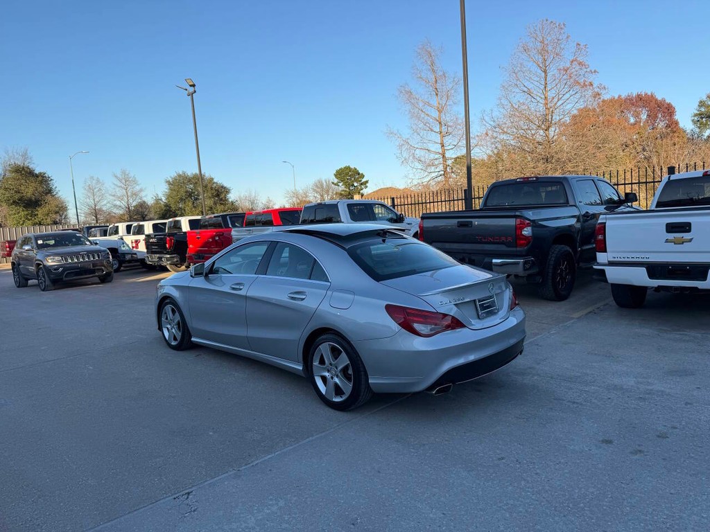 Mercedes-Benz CLA-Class Vehicle Full-screen Gallery Image 04
