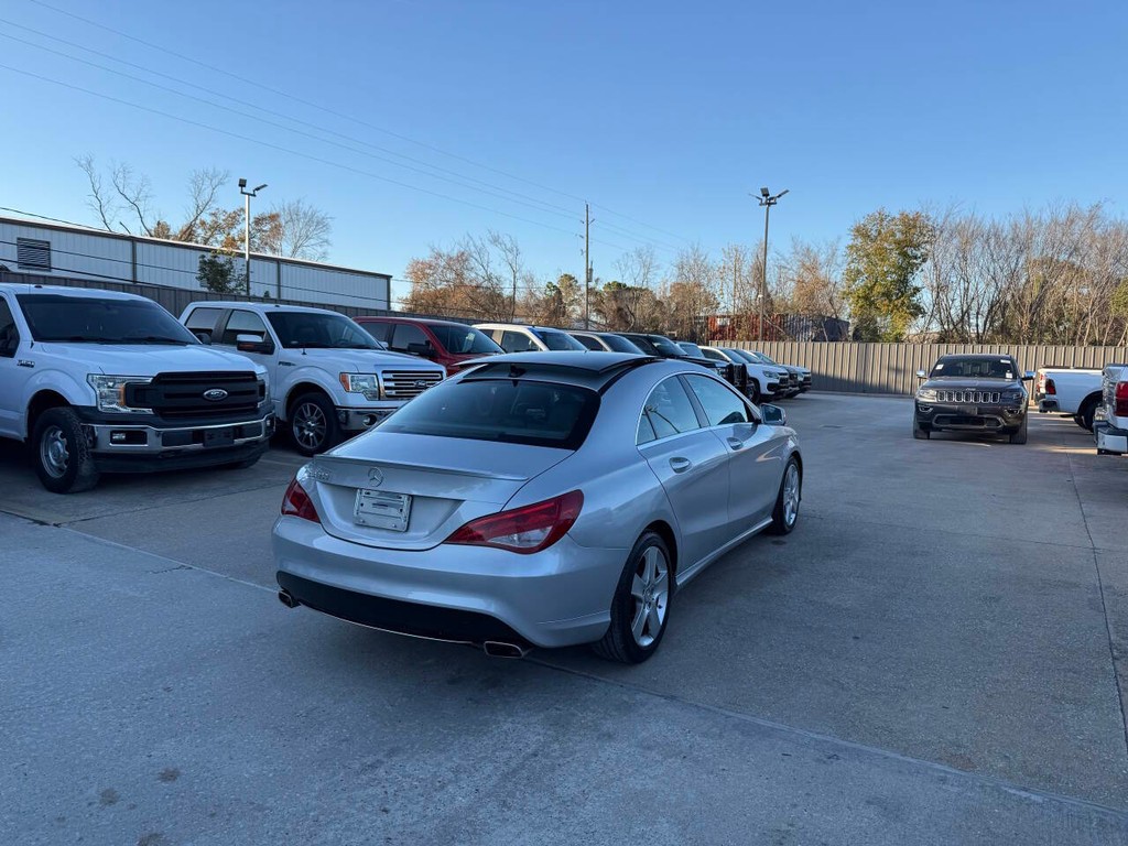 Mercedes-Benz CLA-Class Vehicle Full-screen Gallery Image 05