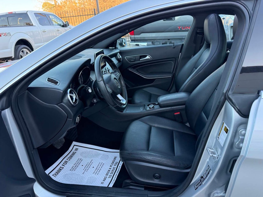 Mercedes-Benz CLA-Class Vehicle Full-screen Gallery Image 07