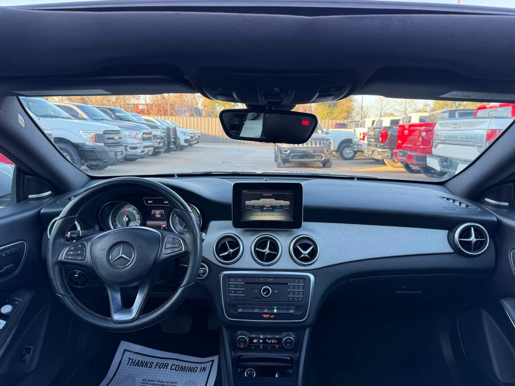 Mercedes-Benz CLA-Class Vehicle Full-screen Gallery Image 17