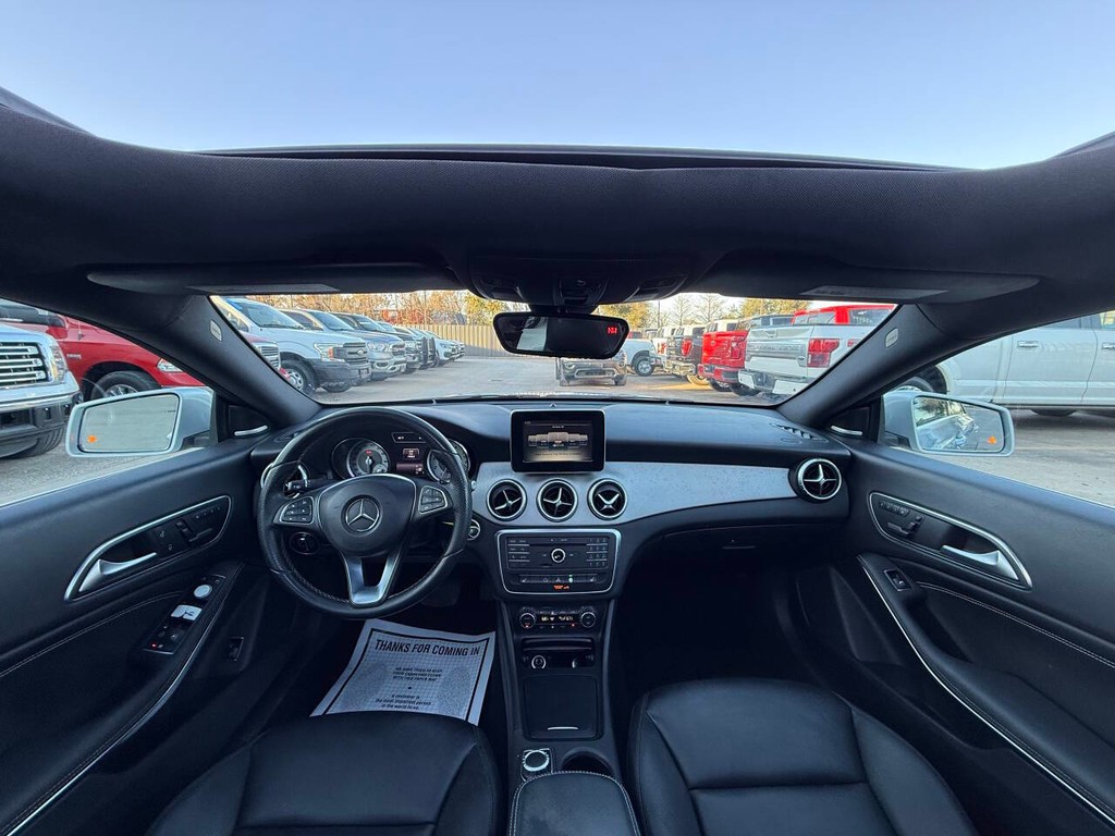 Mercedes-Benz CLA-Class Vehicle Full-screen Gallery Image 18