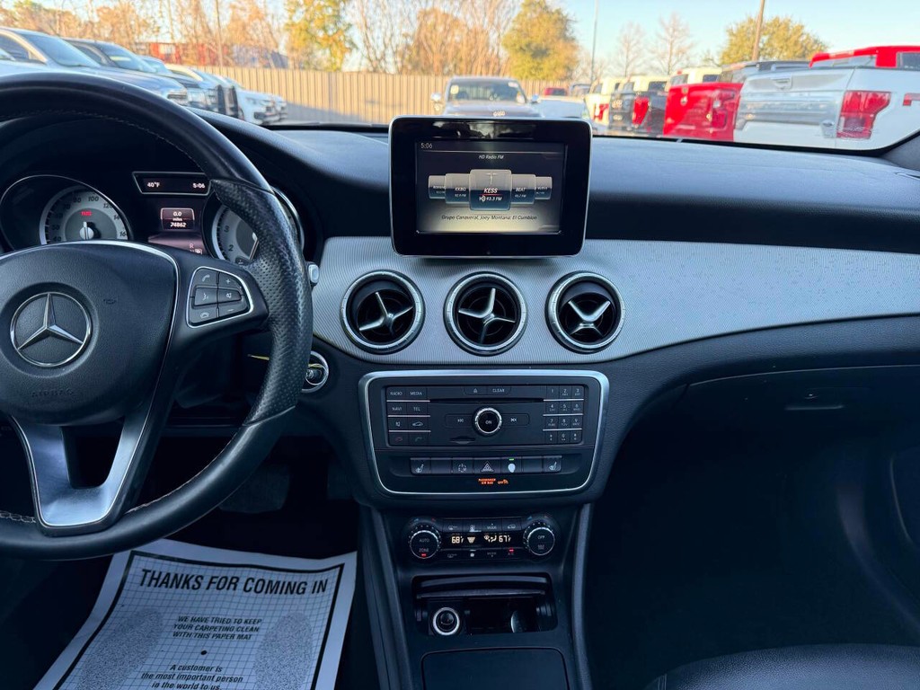 Mercedes-Benz CLA-Class Vehicle Full-screen Gallery Image 24